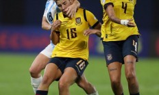 九游娱乐app-阿根廷女足球员展现强大实力