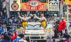 九游娱乐中国官网-新赛季揭幕战吸引万人围观瞩目zhan