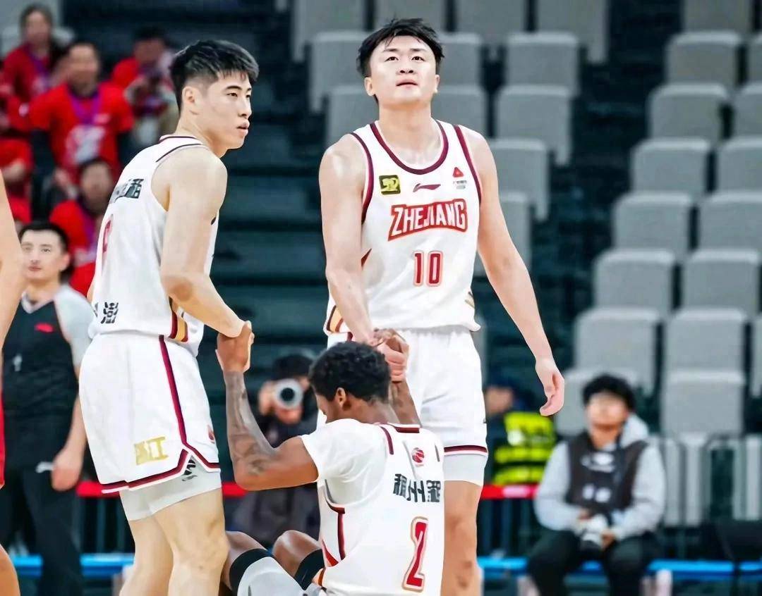 九游娱乐娱乐-福建男篮在控制比赛中获胜，成功晋级