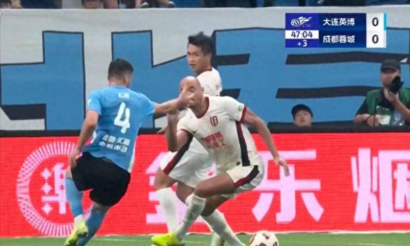 关于裁判尺度争议,球员情绪高涨的信息 关于裁判尺度争议,球员情绪高涨的信息