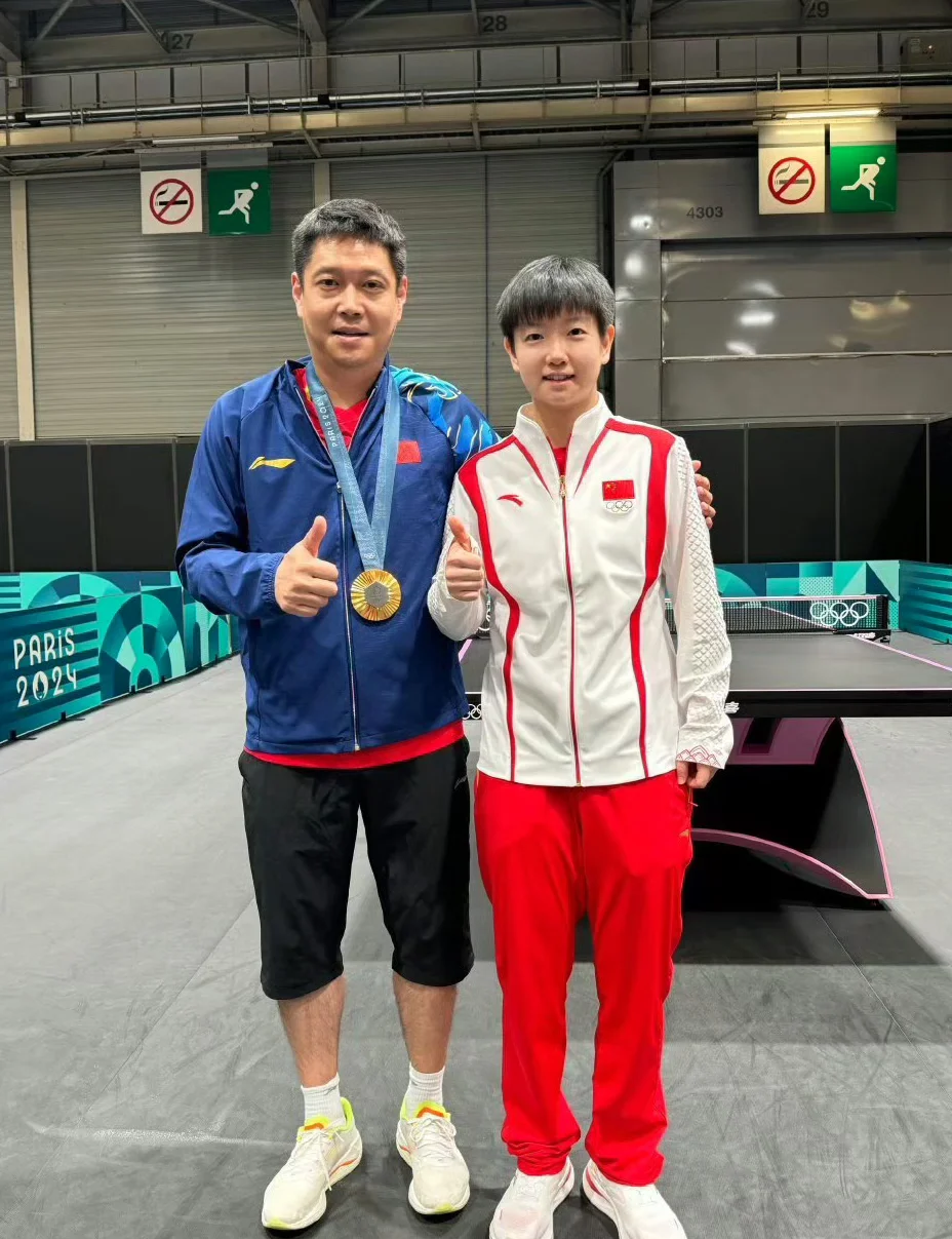 包含冠军奖杯花落谁家?争夺激烈的背后隐藏着怎样的故事的词条 包含冠军奖杯花落谁家?争夺激烈的背后隐藏着怎样的故事的词条