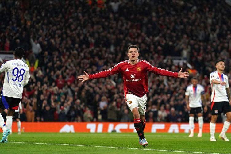 曼联击败巴塞，成功晋级欧冠半决