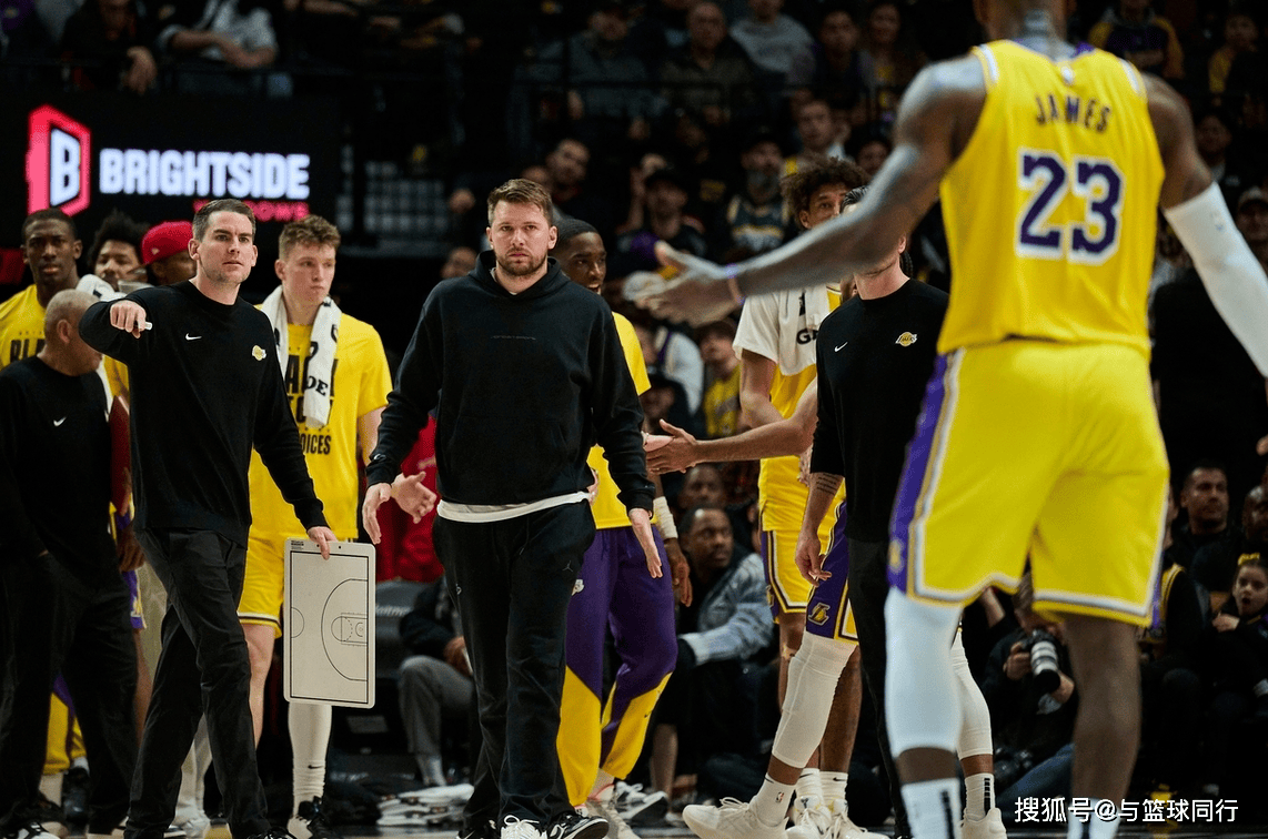 猛龙大胜太阳,前锋组合连环进攻 猛龙大胜太阳,前锋组合连环进攻