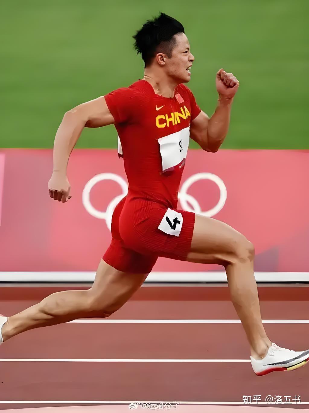 激烈角逐中，表现出色的球员脱颖而出