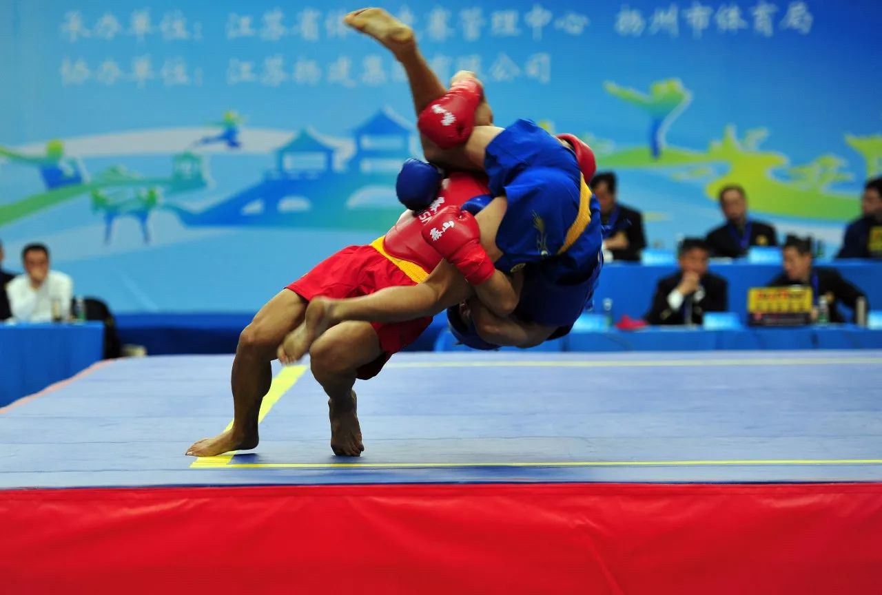 包含多方角逐争夺桂冠，精彩瞬间不容错过的词条