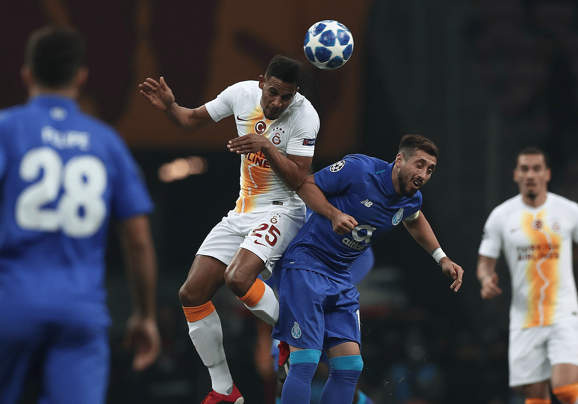 法兰克福球员集体进球，锋线火热的简单介绍