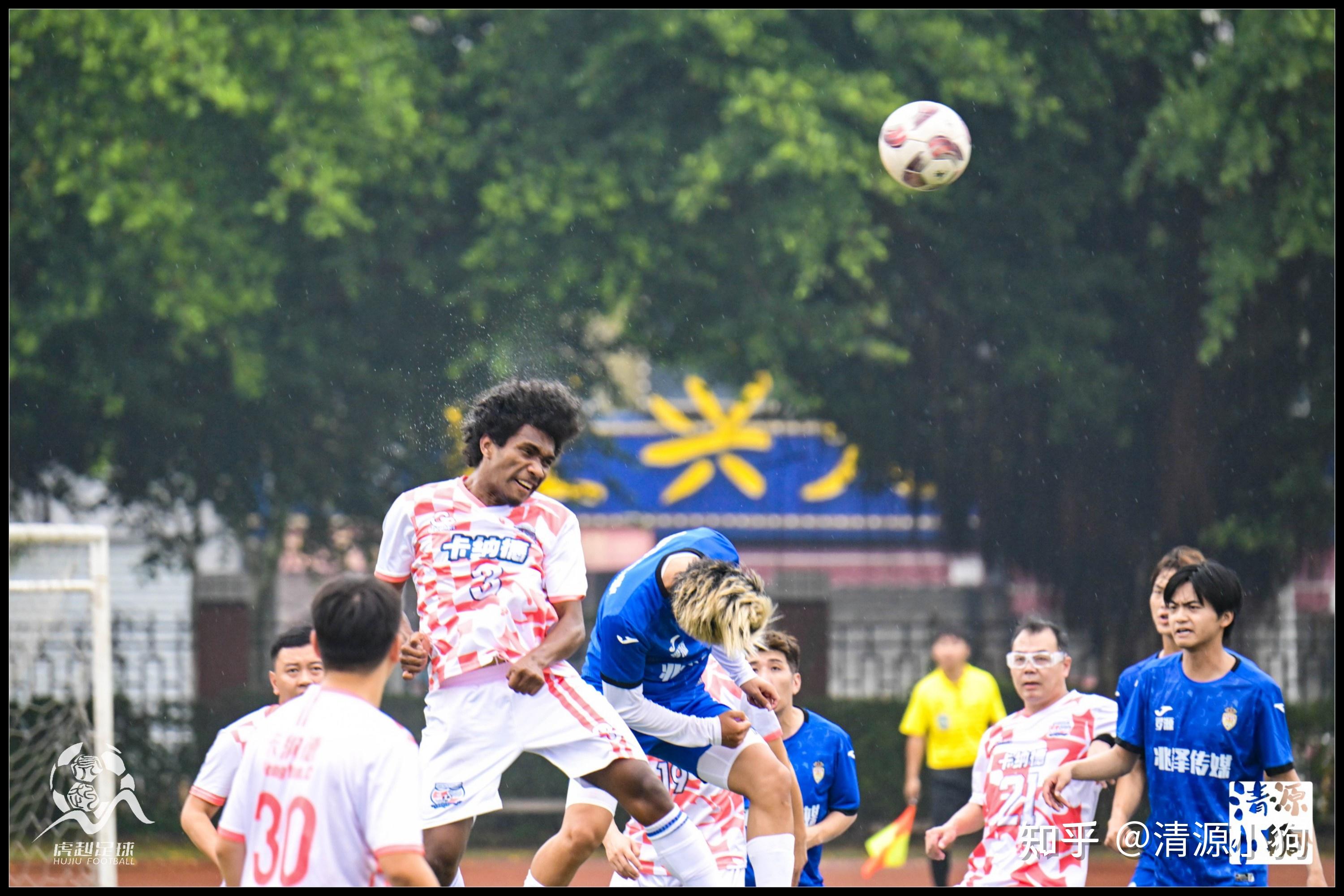 足球联赛擂台上,实力对决令人期待 足球联赛擂台上,实力对决令人期待