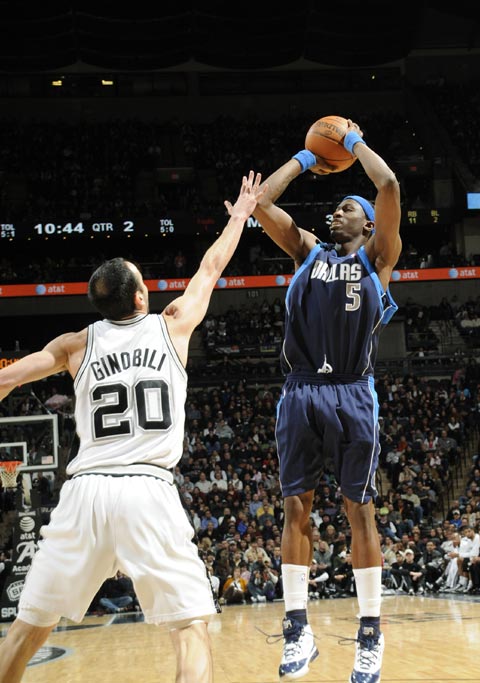 小牛主场战胜马刺壮腰