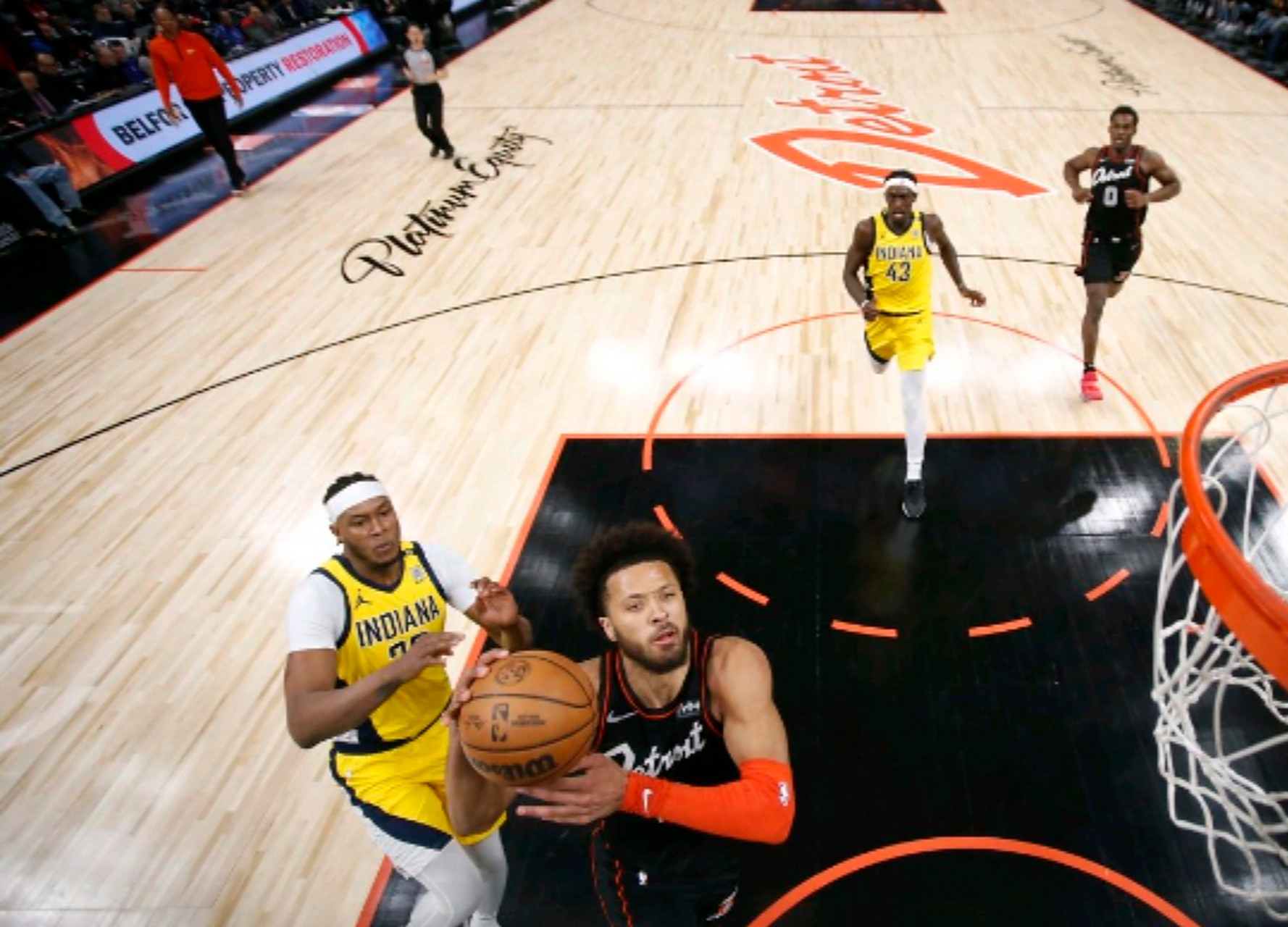 步行者客场逆转活塞，豪取胜利