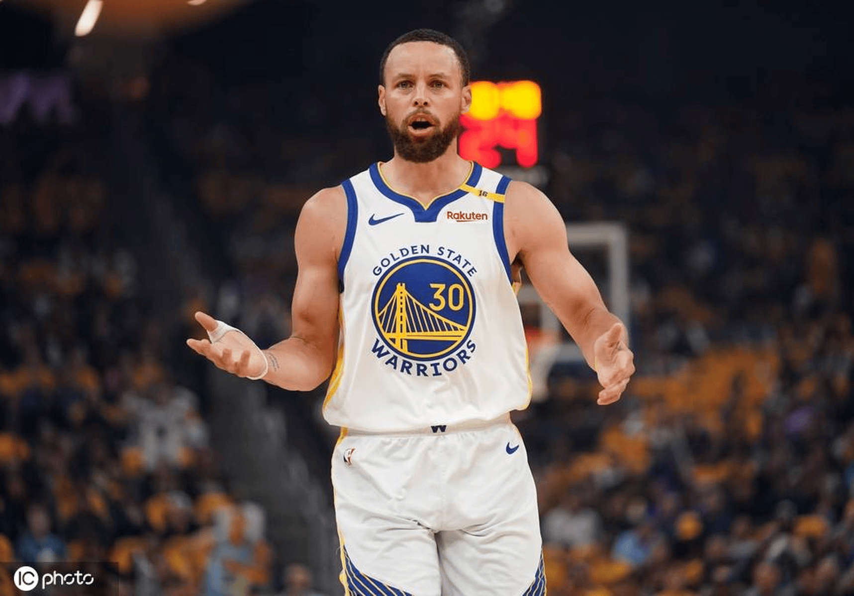 勇士擒胜灰熊，库里手感火热