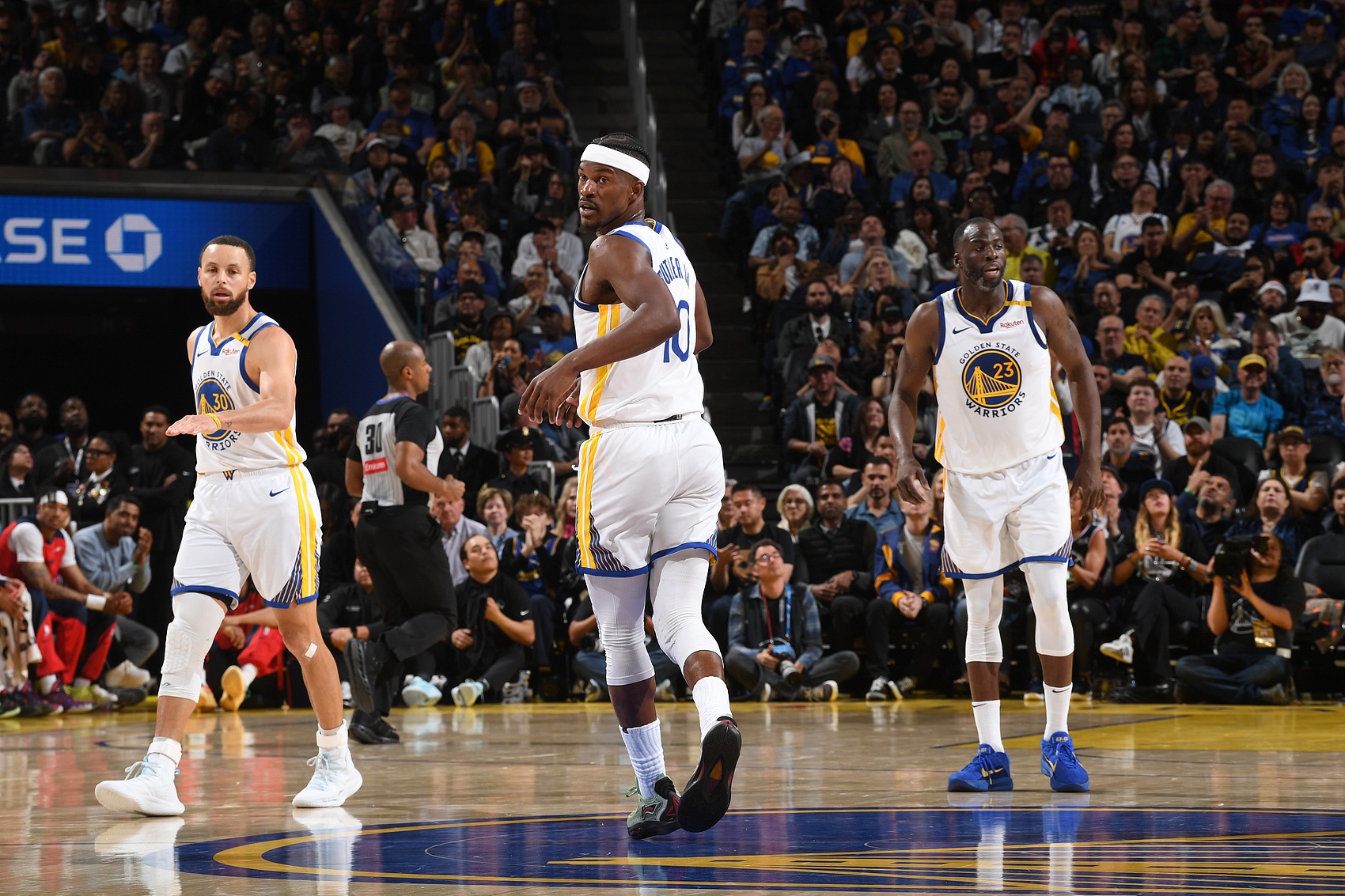 勇士擒胜灰熊，库里手感火热