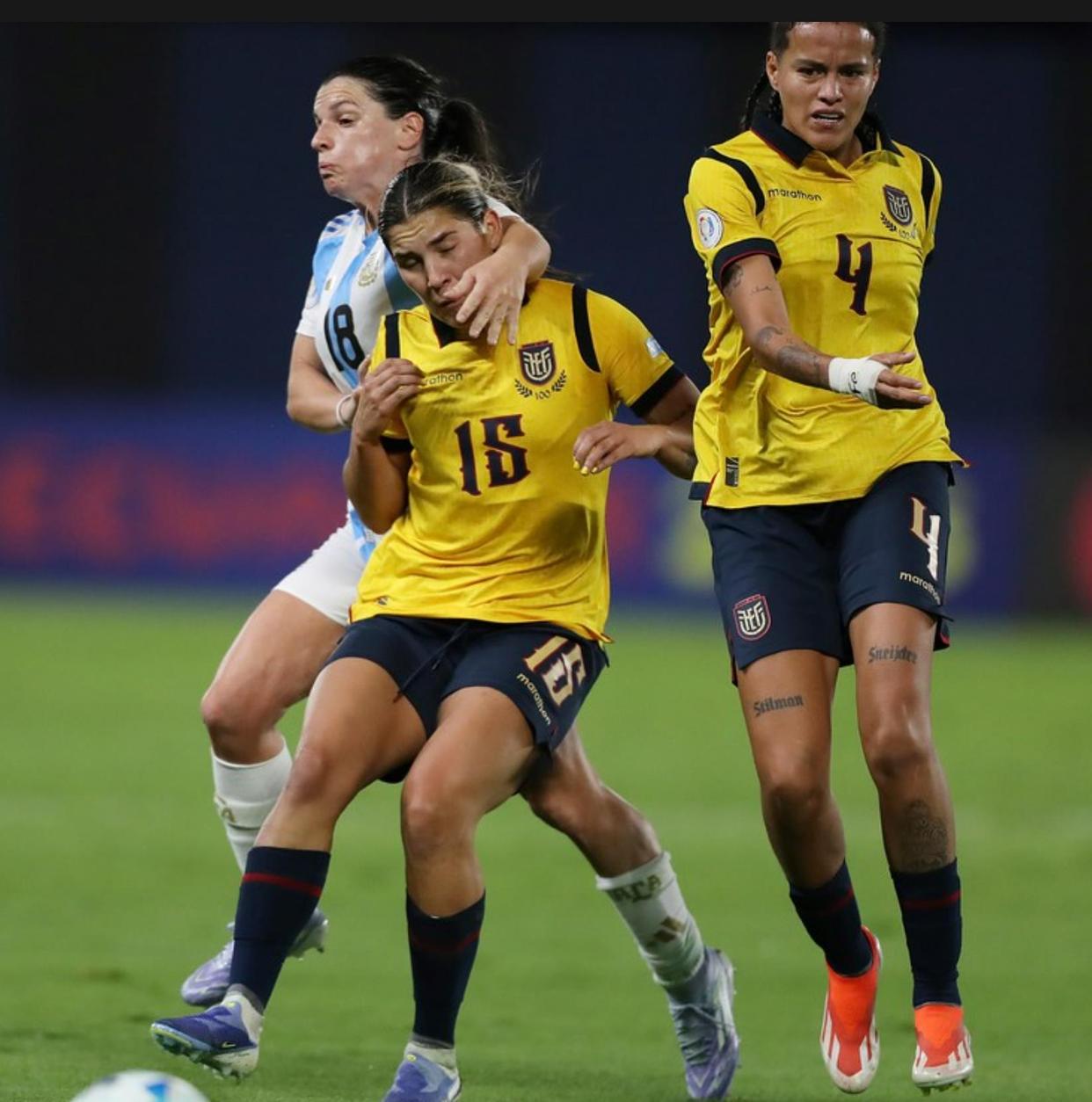 阿根廷女足球员展现强大实力